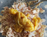 Foto del paso 5 de la receta: Huevos rellenos de atún y gambas con salsa de mango al curry