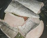 Foto del paso 4 de la receta: Merluza con salsa de berberechos y culis de espinacas con espuma