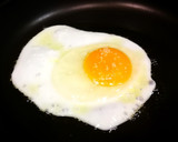Foto del paso 6 de la receta: Huevo frito y mini pimientos sobre puré de brócoli