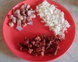 Sonkás-kolbászos-sajtos tészta recept fázis 2 fotója