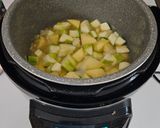 Foto del paso 5 de la receta: Puré calabacín y puerros en olla Gm
