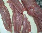 Foto del paso 1 de la receta: Salteado de carne magra y champiñones