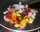 A picture of step 2 of Payaj malai ki sabji.