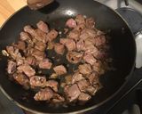 Une image de l'étape 7 de Bœuf aux girolles et persil.