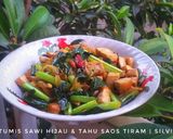 Foto langkah ke 6 dari resep Tumis Sawi Hijau & Tahu Saos Tiram.