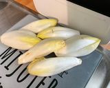 Une image de l'étape 1 de Endives braisées au bouillon de gambas, thym frais et jambon cru.