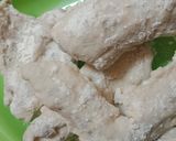 Foto langkah ke 2 dari resep Ayam goreng tepung simpel.