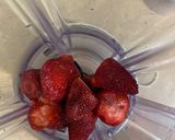 A picture of step 1 of Strawberry infused lemonade.