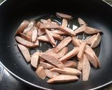 Foto langkah ke 1 dari resep Tumis Tauge Wortel Sosis.