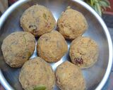 बेसन गुड़ के लड्डू (Besan Gud ke laddu recipe in hindi) रेसिपी चरण 3 फोटो
