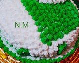 A picture of step 14 of Pakistan theme cake.