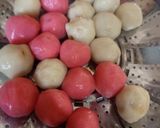 Foto langkah ke 8 dari resep Kue Klepon Merah Putih.