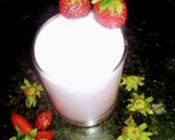 A picture of step 5 of Strawberry creamy milkshake.