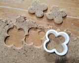Foto del paso 3 de la receta: Galletitas dulces integrales con semillas