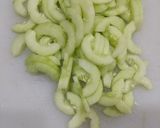 Foto langkah ke 1 dari resep Timun Cah Udang Rebon.
