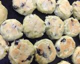 Foto langkah ke 3 dari resep Kue Mochi Ubi Isi Kismis さつまいもとレーズンのおやき.