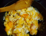 Foto del paso 4 de la receta: Huevos revueltos con tomate para niños 🌈🎈
