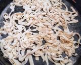 Foto del paso 8 de la receta: Fideos caseros. Suaves y fáciles de hacer. Con salsa de crema y langostinos. 🍝🦐