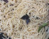 A picture of step 3 of Aglio olio pasta.