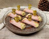 Foto del paso 4 de la receta: 🍢🍸Canapé de lomito ahumado relleno de pepinillo, huevo y mostaza 🍢🍸