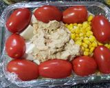 A picture of step 5 of [Diet Series] Avocado Tofu Tuna Salad with Boiled Egg, Cherry Tomatoes, and Corn.