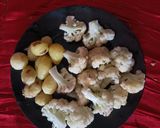 আলু ফুলকপির তরকারি (Aloo fulkopir tarkari recipe in Bengali) রেসিপির ধাপ 1 ছবি