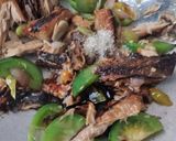 Foto langkah ke 3 dari resep Oseng Pindang Tongkol Suwir.
