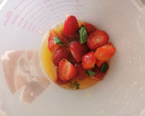 Foto del paso 3 de la receta: Bebida de fresa tropical🍓🍊🍋