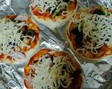 A picture of step 4 of Pizza pepperoni and chicken Nuggets.