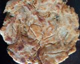 प्याज की करारी रोटी (pyaz ki karari roti recipe in Hindi) रेसिपी चरण 9 फोटो