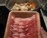 A picture of step 2 of Pork Miso Soup 豚汁.