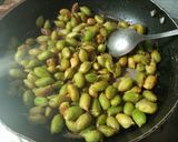 A picture of step 3 of Holay / green chickpeas.