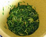 Foto del paso 2 de la receta Sopa de hojas de puerro (parte verde) con patata