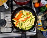 Foto del paso 9 de la receta: Guarnición de verduras con lomo de res mechado bardeado
