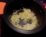 Foto del paso 1 de la receta Crema de chirivía con tortitas de sésamo