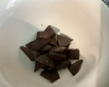 Une image de l'étape 1 de Fondants au chocolat, rice krispies, abricots et pistaches.