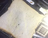 A picture of step 2 of Egg filled toasted bread.