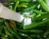 A picture of step 1 of Green Chilli paste.