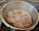 Foto del paso 1 de la receta: Carrilleras al vino en olla rápida