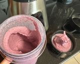 A picture of step 3 of Berries smoothie.