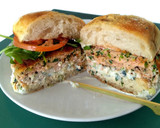 Foto del paso 8 de la receta: Hamburguesa de salmón con salsa tzatziki