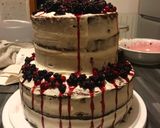 Foto del passaggio 6 della ricetta Naked cake al cioccolato e frutti di bosco