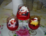 Foto del paso 1 de la receta: Copas con frutillas y merengue