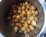A picture of step 2 of Air Fryer Crisp Baby Potatoes.