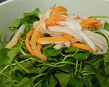 Hình bước làm 1 của món Gỏi tôm rau má