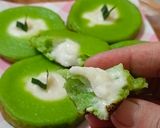Foto langkah ke 7 dari resep Kue Lumpur Pandan Vla Santan.