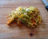 Foto del paso 1 de la receta: Flores de calabaza. ॐ
