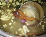 Foto langkah ke 2 dari resep *bening bayam oyong jagung temu kunci*.