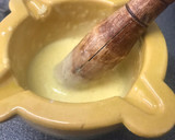 Foto del paso 3 de la receta: Alioli casero hecho a mortero con mucho ajo