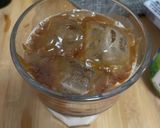 A picture of step 6 of Ice Caramel Macchiato Drink.